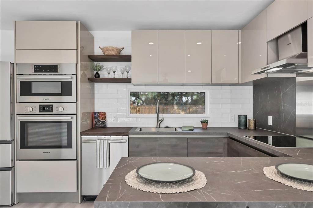 For Sale: $425,000 (3 beds, 2 baths, 1170 Square Feet)