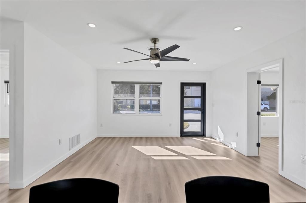 For Sale: $425,000 (3 beds, 2 baths, 1170 Square Feet)