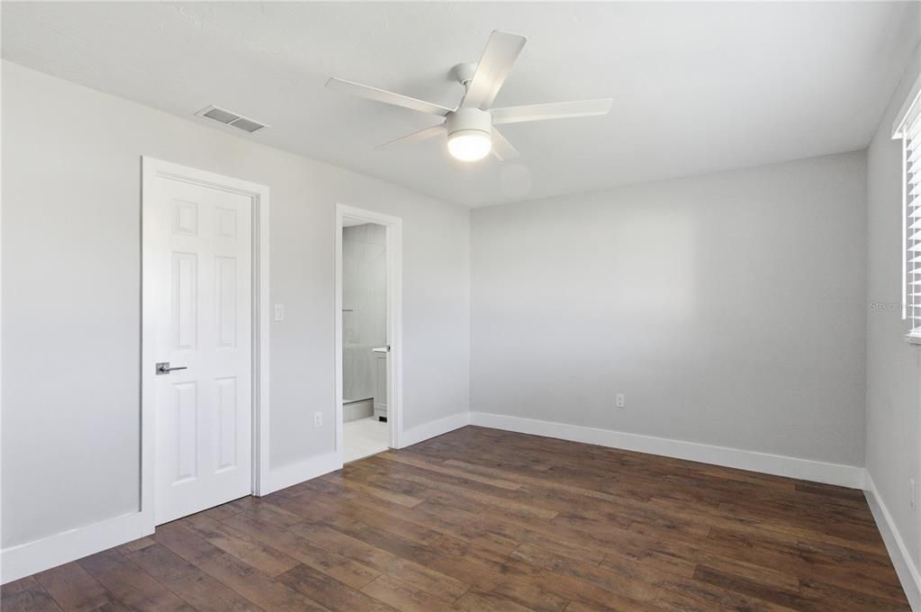 待售: $193,849 (2 贝兹, 2 浴室, 977 平方英尺)