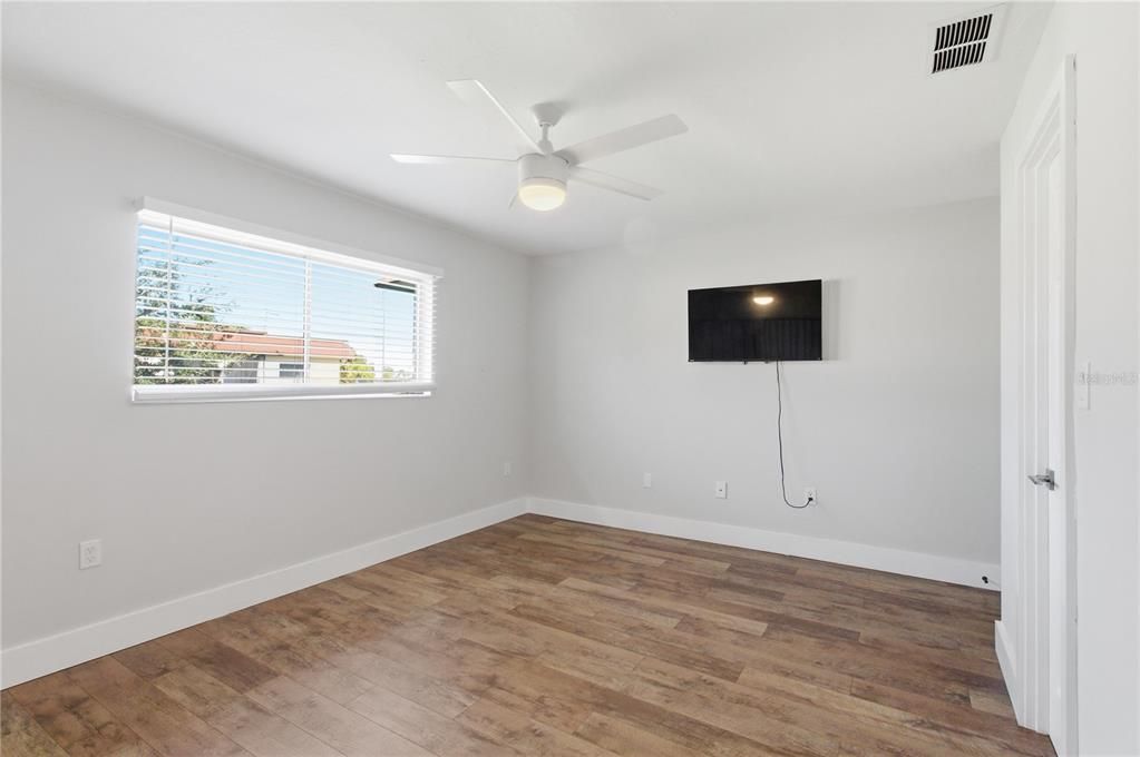 待售: $193,849 (2 贝兹, 2 浴室, 977 平方英尺)