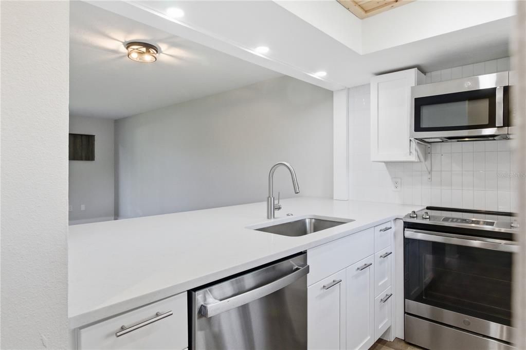 待售: $193,849 (2 贝兹, 2 浴室, 977 平方英尺)