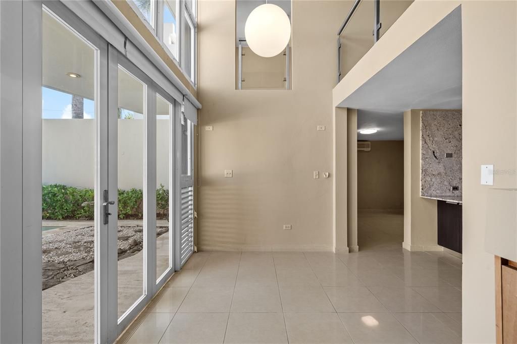 На продажу: $975,000 (4 спален, 4 ванн, 3569 Квадратных фут)