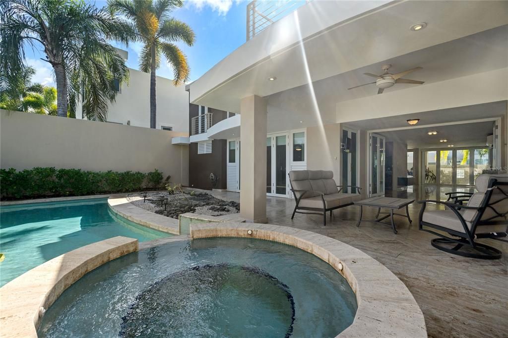 На продажу: $975,000 (4 спален, 4 ванн, 3569 Квадратных фут)