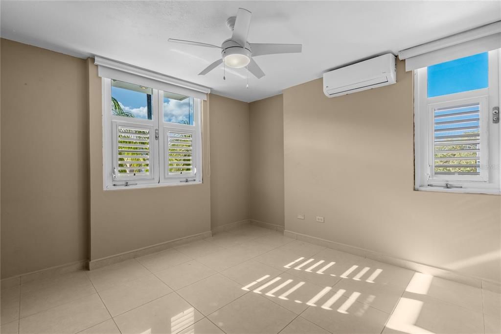 На продажу: $975,000 (4 спален, 4 ванн, 3569 Квадратных фут)