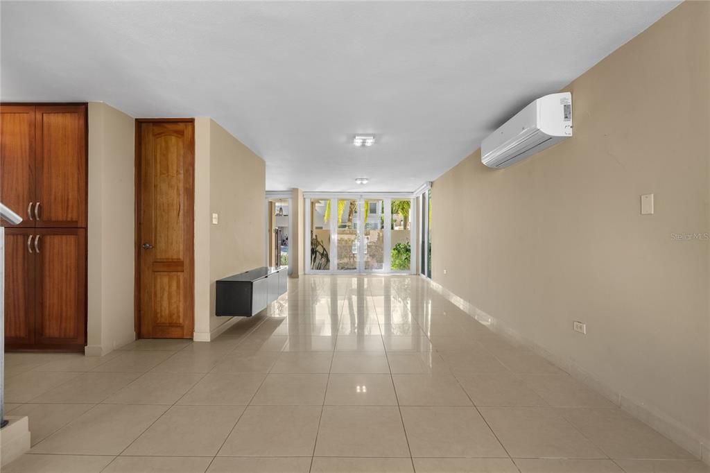 На продажу: $975,000 (4 спален, 4 ванн, 3569 Квадратных фут)