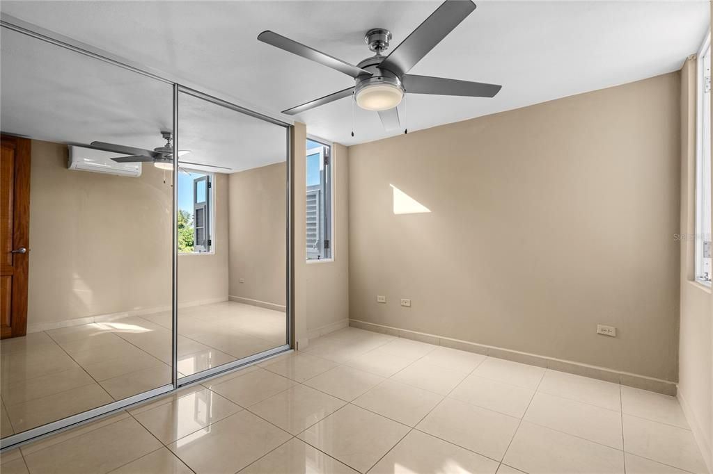 На продажу: $975,000 (4 спален, 4 ванн, 3569 Квадратных фут)