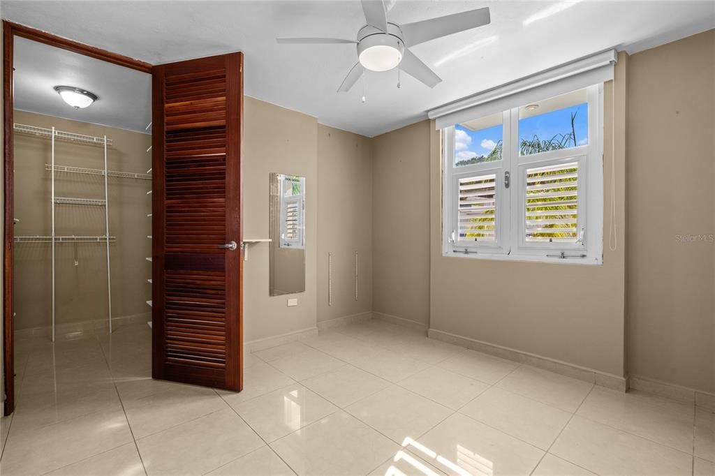 На продажу: $975,000 (4 спален, 4 ванн, 3569 Квадратных фут)