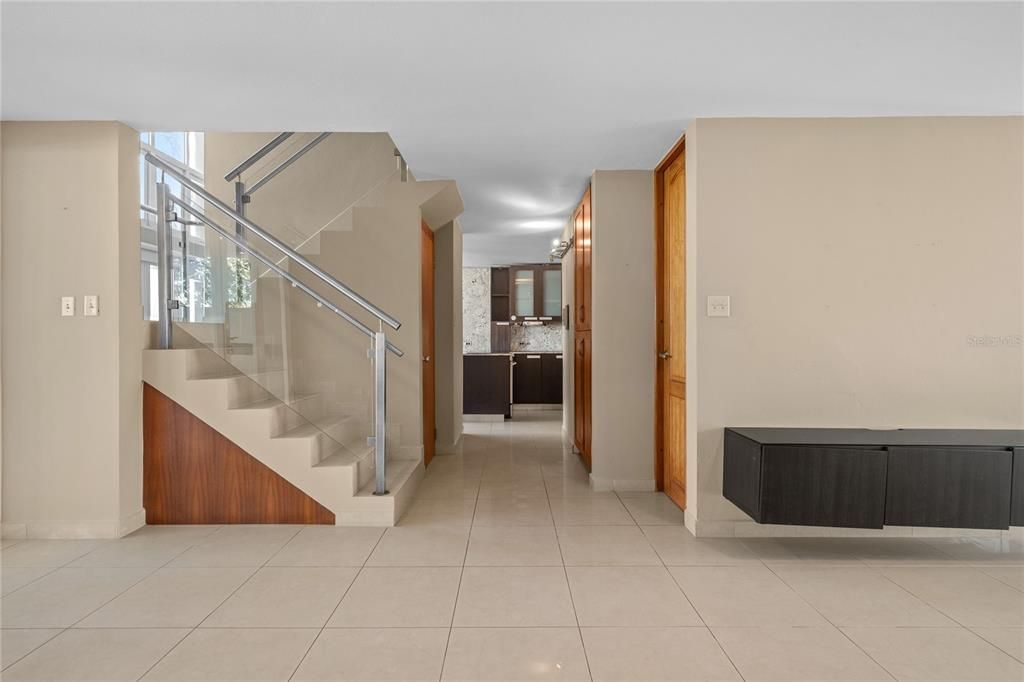 На продажу: $975,000 (4 спален, 4 ванн, 3569 Квадратных фут)