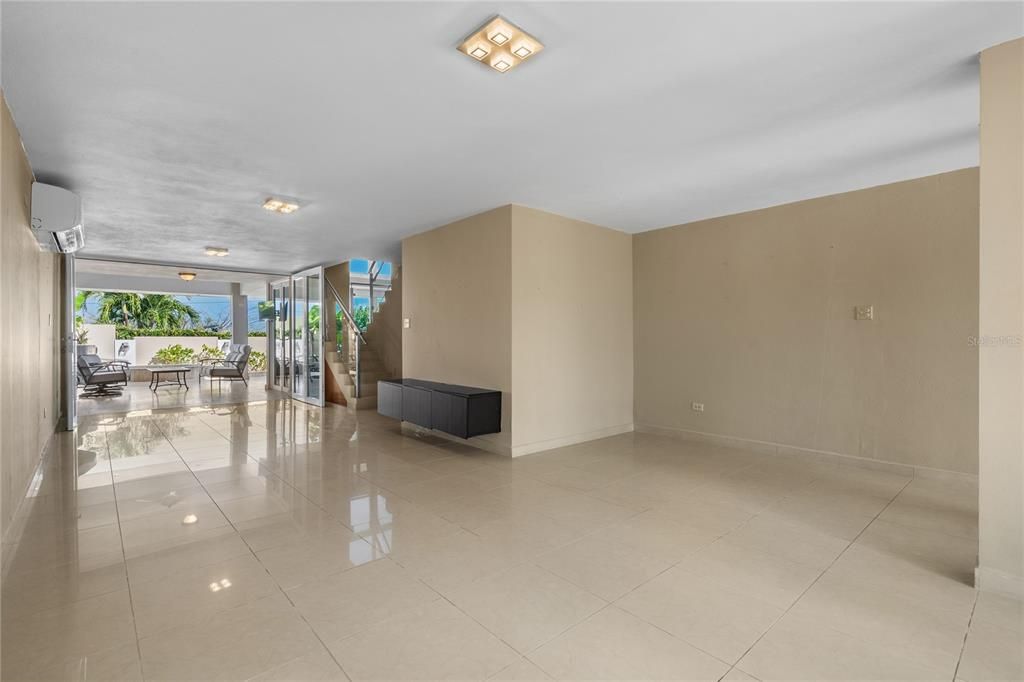 На продажу: $975,000 (4 спален, 4 ванн, 3569 Квадратных фут)