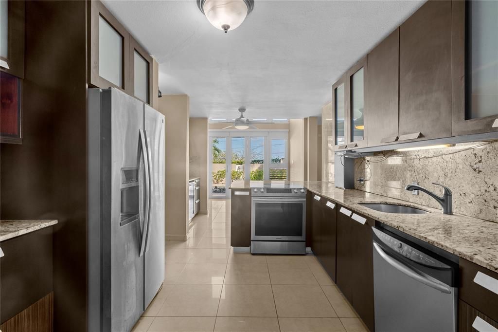 На продажу: $975,000 (4 спален, 4 ванн, 3569 Квадратных фут)