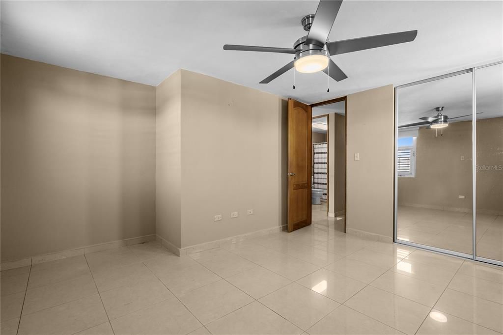 На продажу: $975,000 (4 спален, 4 ванн, 3569 Квадратных фут)