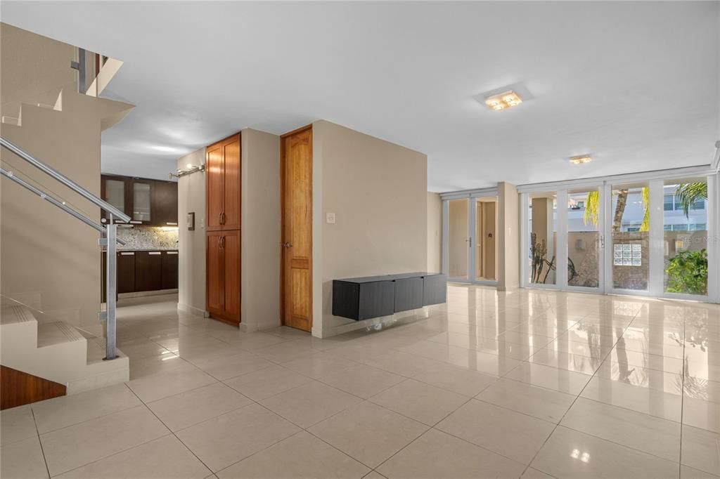 На продажу: $975,000 (4 спален, 4 ванн, 3569 Квадратных фут)