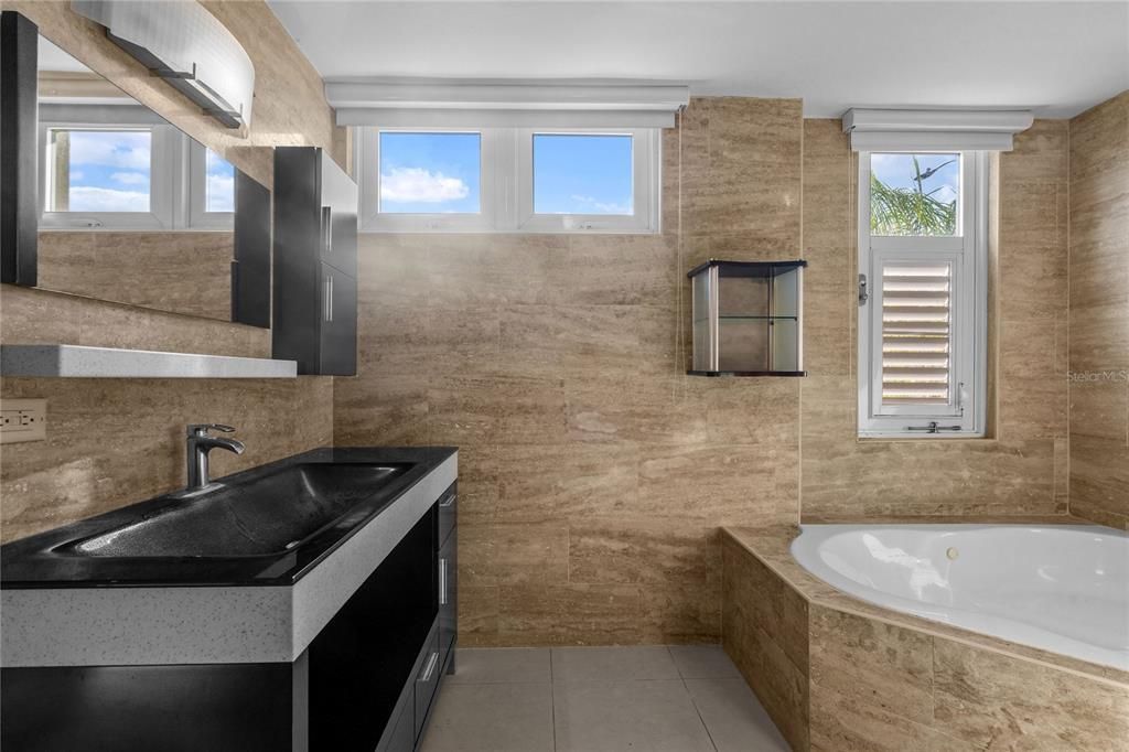 На продажу: $975,000 (4 спален, 4 ванн, 3569 Квадратных фут)