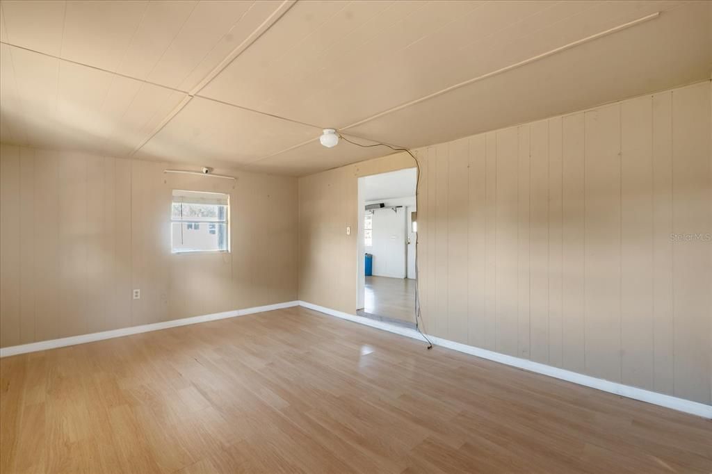 For Sale: $285,000 (3 beds, 1 baths, 992 Square Feet)