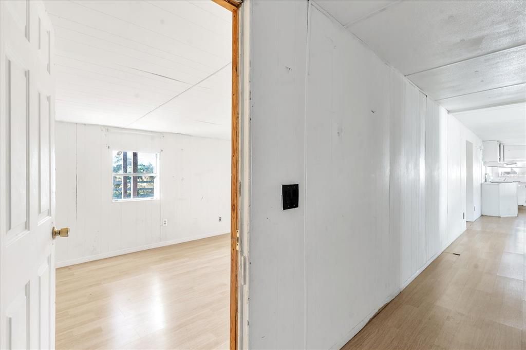 For Sale: $285,000 (3 beds, 1 baths, 992 Square Feet)