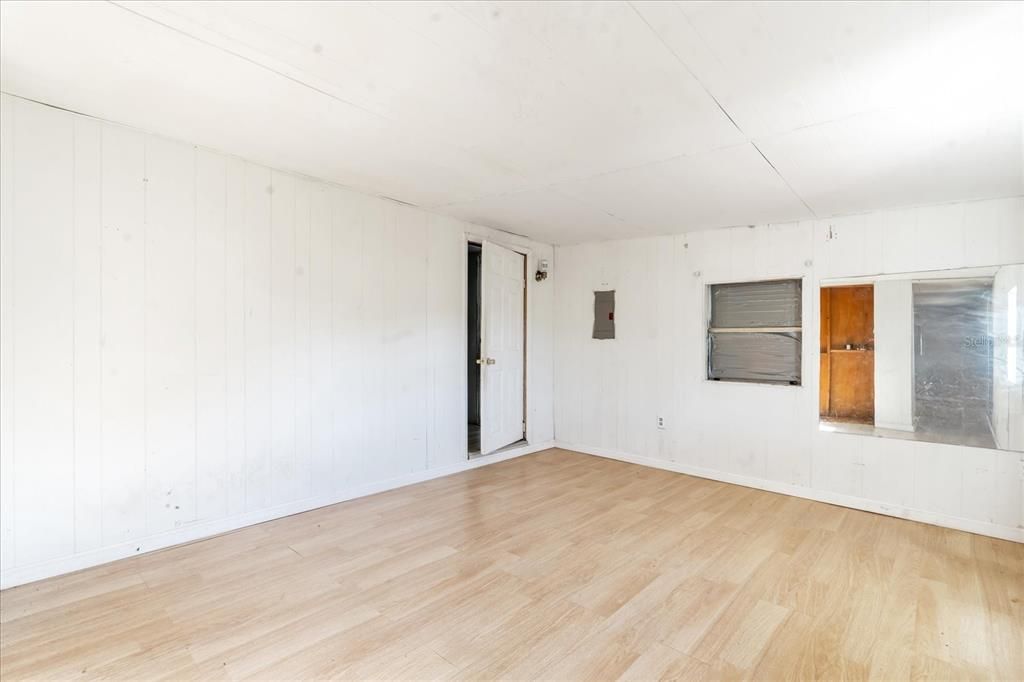 For Sale: $285,000 (3 beds, 1 baths, 992 Square Feet)