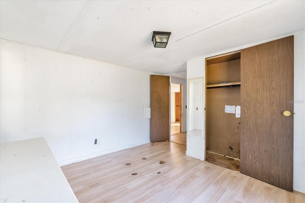 For Sale: $285,000 (3 beds, 1 baths, 992 Square Feet)