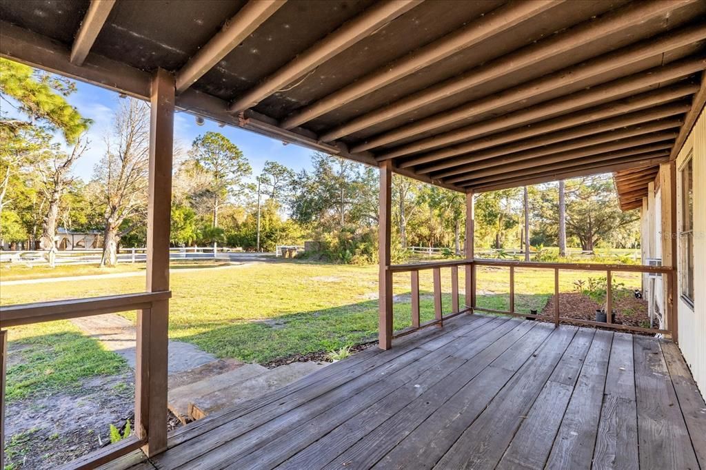 For Sale: $285,000 (3 beds, 1 baths, 992 Square Feet)