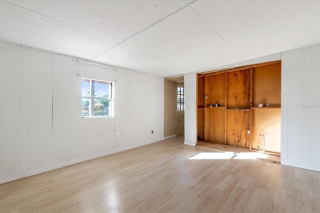 For Sale: $285,000 (3 beds, 1 baths, 992 Square Feet)