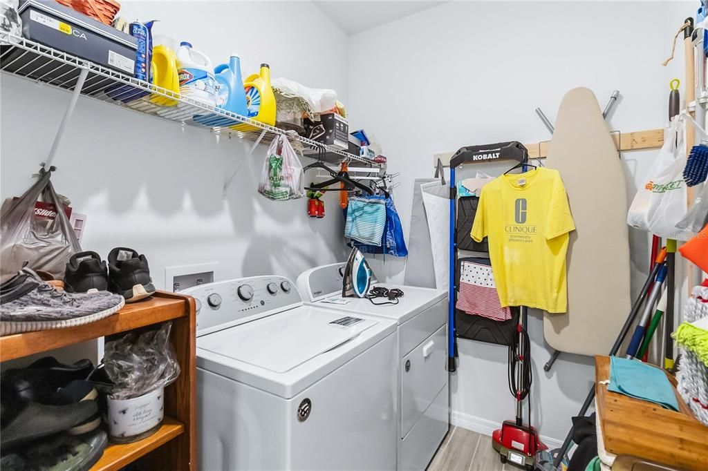 For Sale: $370,000 (2 beds, 2 baths, 1822 Square Feet)