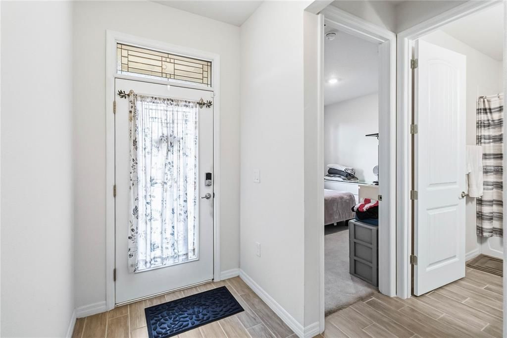 For Sale: $370,000 (2 beds, 2 baths, 1822 Square Feet)