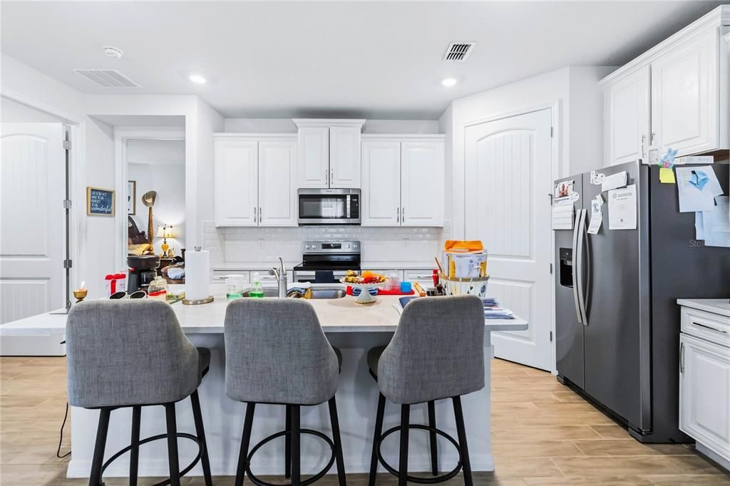 For Sale: $370,000 (2 beds, 2 baths, 1822 Square Feet)