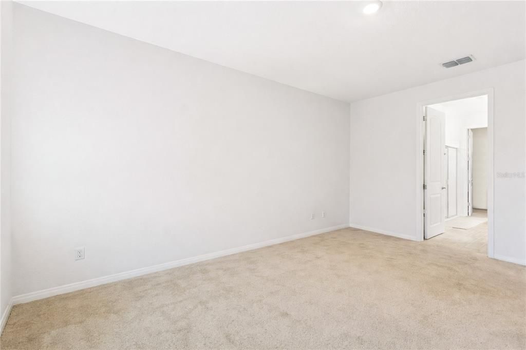 For Sale: $370,000 (2 beds, 2 baths, 1822 Square Feet)