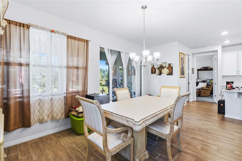 For Sale: $370,000 (2 beds, 2 baths, 1822 Square Feet)