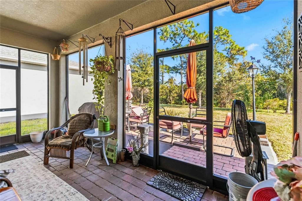 For Sale: $370,000 (2 beds, 2 baths, 1822 Square Feet)