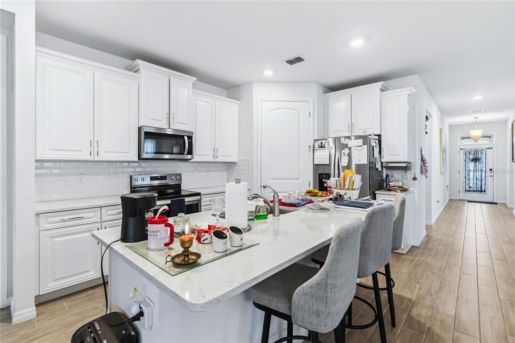 For Sale: $370,000 (2 beds, 2 baths, 1822 Square Feet)