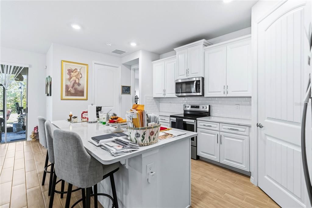 For Sale: $370,000 (2 beds, 2 baths, 1822 Square Feet)