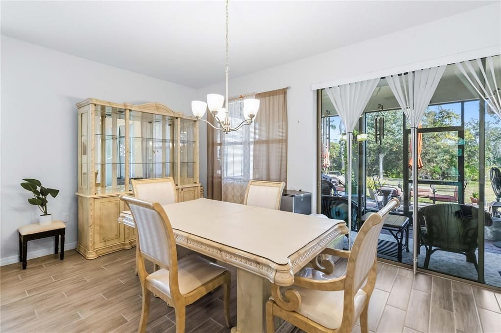 For Sale: $370,000 (2 beds, 2 baths, 1822 Square Feet)