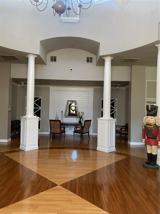 For Sale: $138,000 (1 beds, 1 baths, 678 Square Feet)