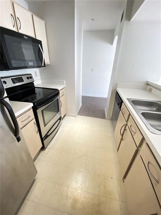For Sale: $138,000 (1 beds, 1 baths, 678 Square Feet)