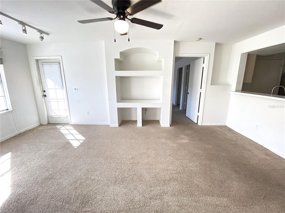 For Sale: $138,000 (1 beds, 1 baths, 678 Square Feet)