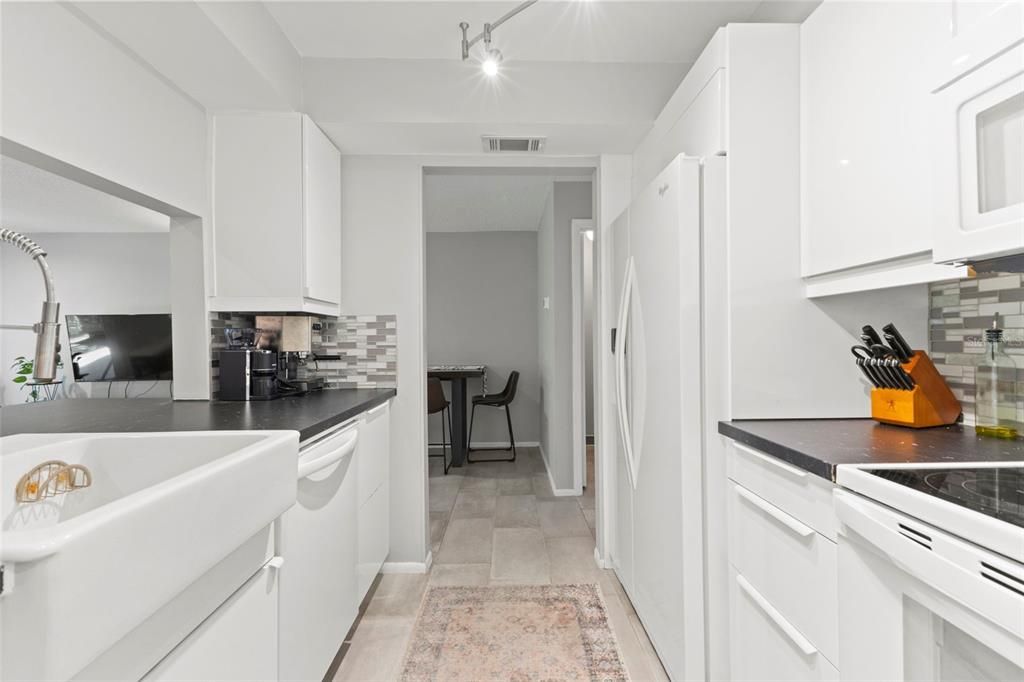 For Sale: $329,000 (2 beds, 2 baths, 1396 Square Feet)