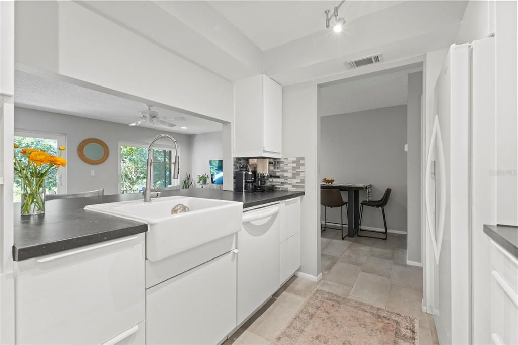 For Sale: $329,000 (2 beds, 2 baths, 1396 Square Feet)