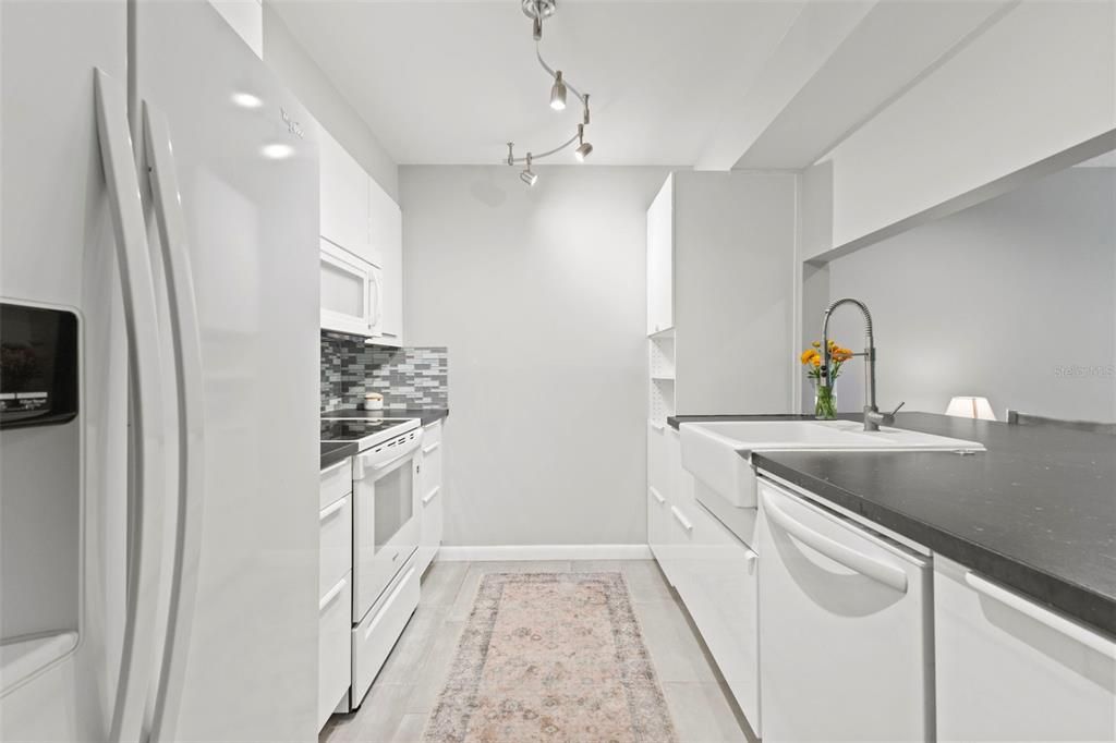 For Sale: $329,000 (2 beds, 2 baths, 1396 Square Feet)