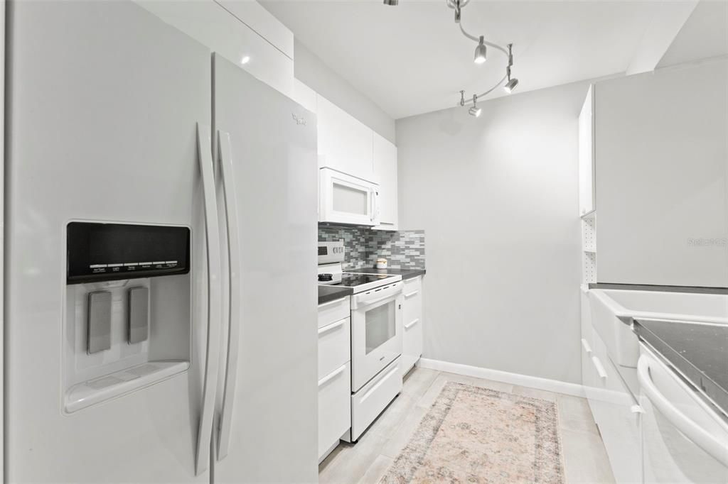 For Sale: $329,000 (2 beds, 2 baths, 1396 Square Feet)
