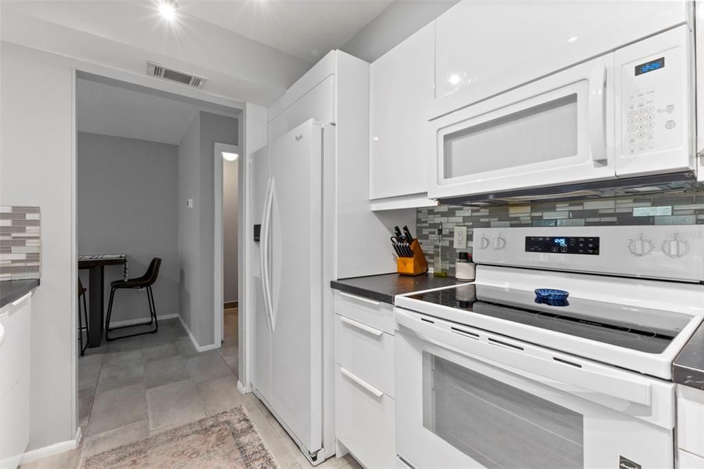 For Sale: $329,000 (2 beds, 2 baths, 1396 Square Feet)
