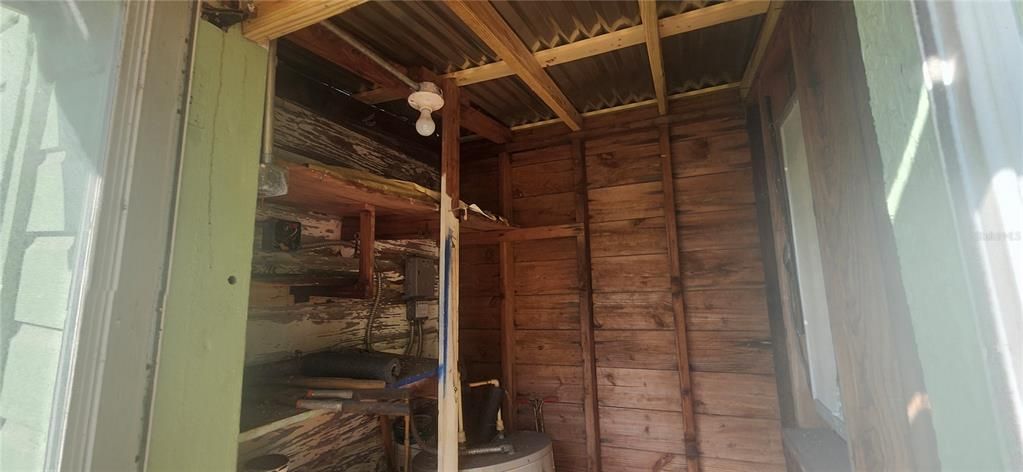 For Sale: $120,000 (2 beds, 1 baths, 745 Square Feet)