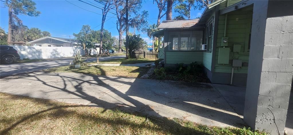 For Sale: $120,000 (2 beds, 1 baths, 745 Square Feet)