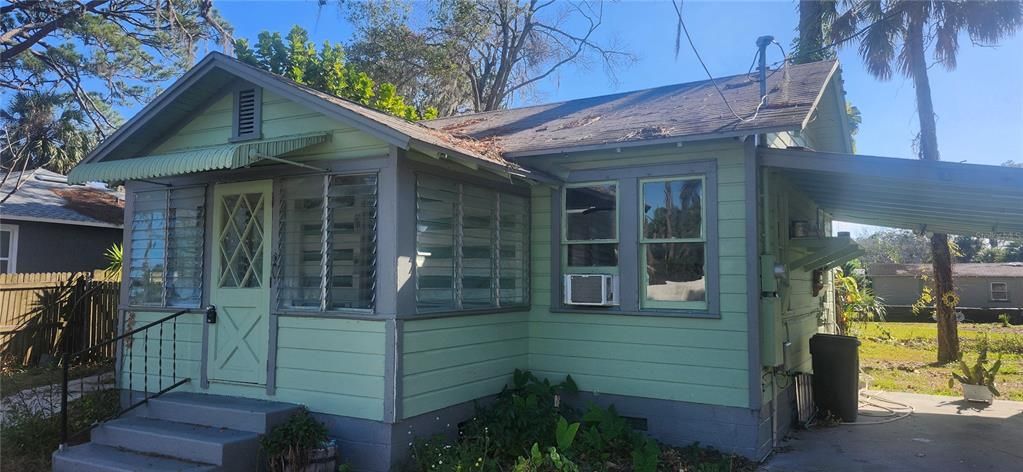 For Sale: $120,000 (2 beds, 1 baths, 745 Square Feet)