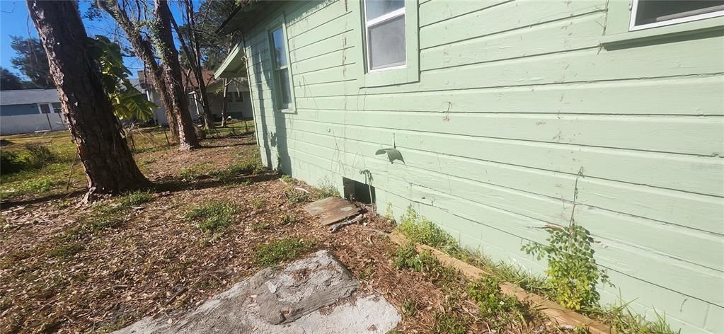 For Sale: $120,000 (2 beds, 1 baths, 745 Square Feet)