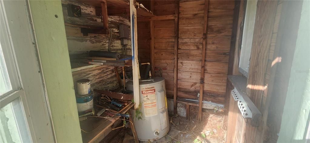 For Sale: $120,000 (2 beds, 1 baths, 745 Square Feet)