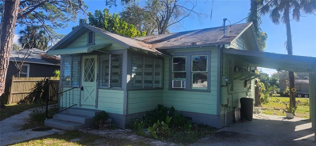 For Sale: $120,000 (2 beds, 1 baths, 745 Square Feet)