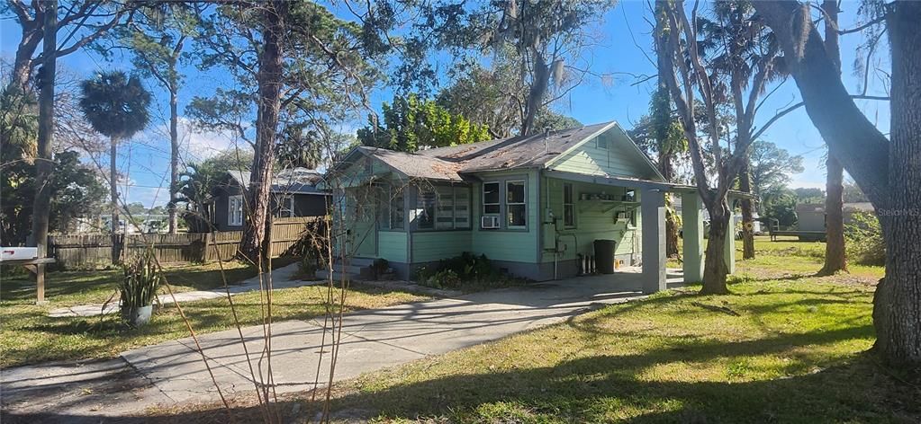 For Sale: $120,000 (2 beds, 1 baths, 745 Square Feet)