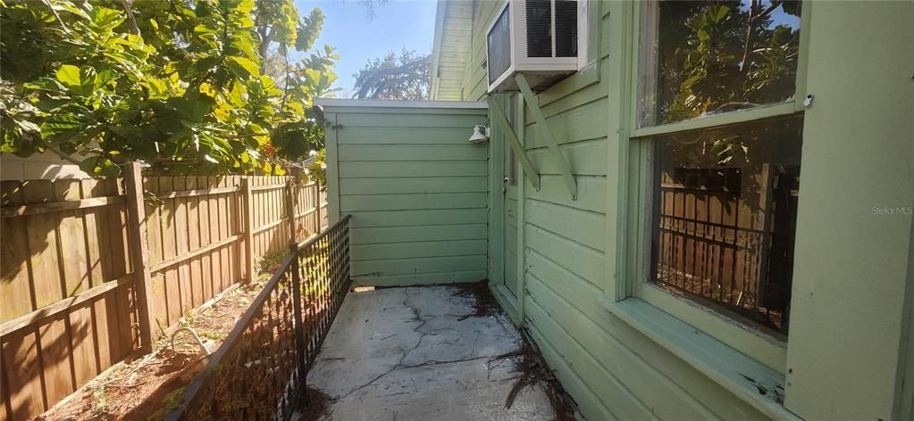 For Sale: $120,000 (2 beds, 1 baths, 745 Square Feet)