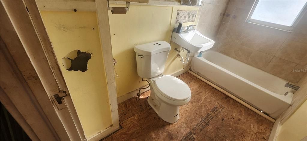 For Sale: $120,000 (2 beds, 1 baths, 745 Square Feet)