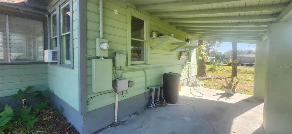 For Sale: $120,000 (2 beds, 1 baths, 745 Square Feet)